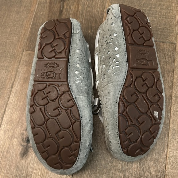 New UGG Women's Grey Moccasin Slippers - Picture 5 of 5